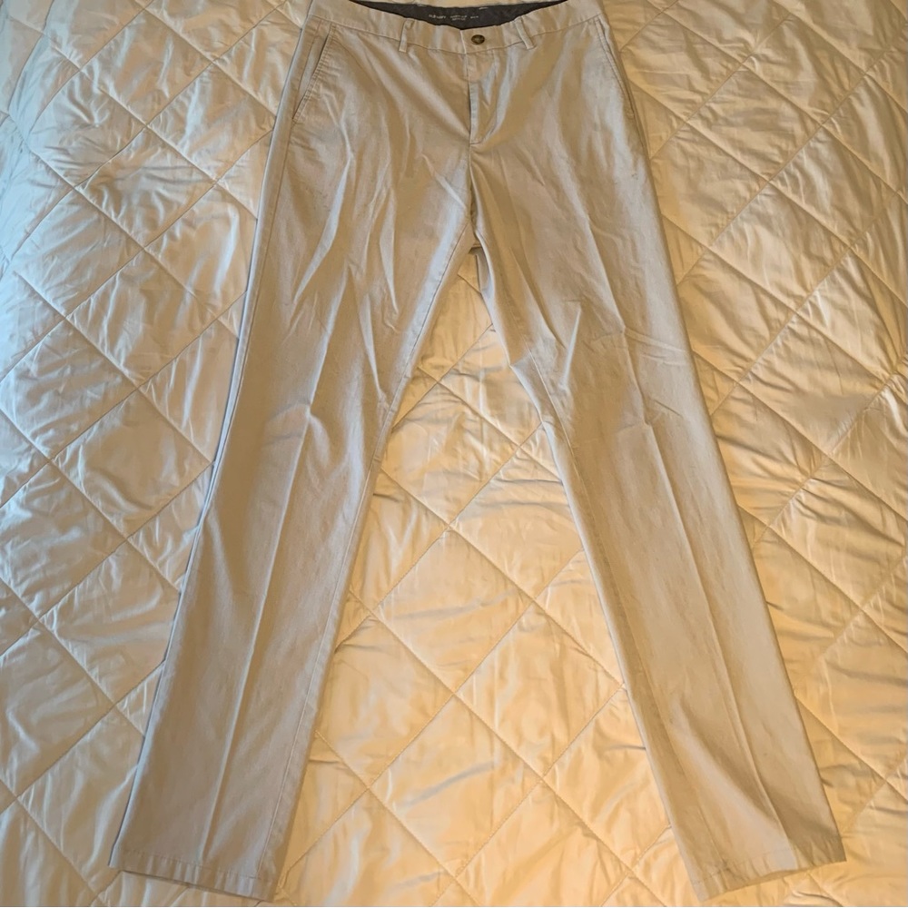 Old Navy slim fit 34x36 white w/ grey detailing